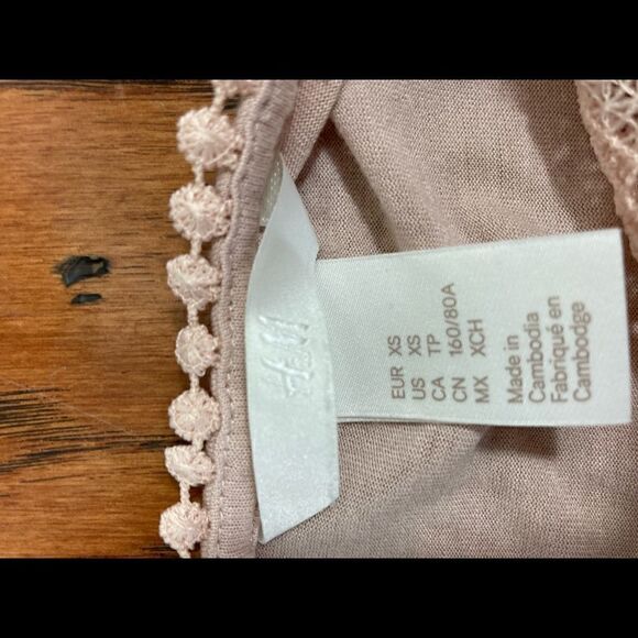 H&M beige tank top with crochet detail, size xs - Picture 5 of 5